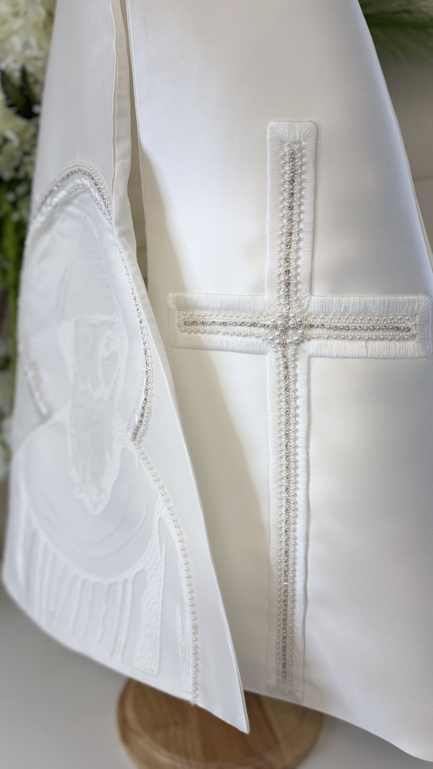 Pearl and crystal cross detail